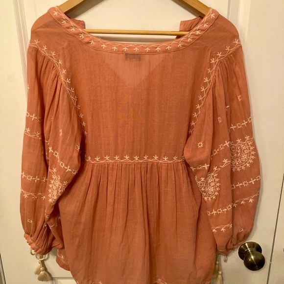Lucky Brand Peach White Embroidered Long Sleeve Top - Picture 2 of 7